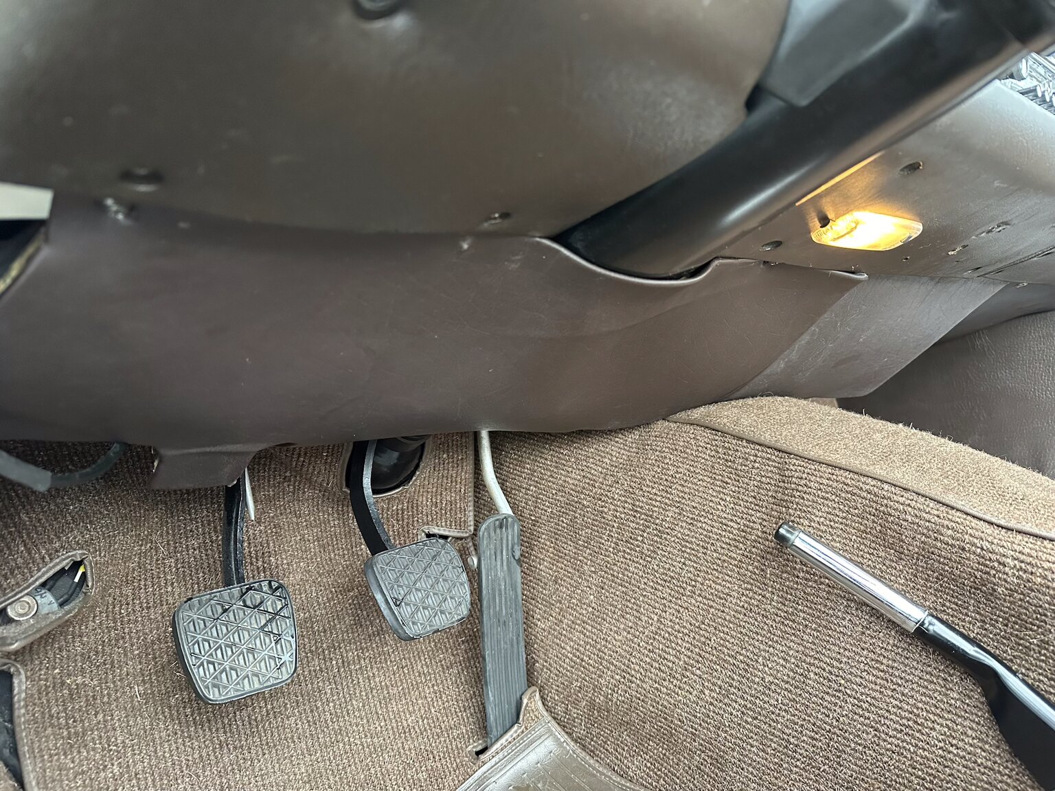 Interior image of 1968 Mercedes Benz SL 280 Pagoda (23)