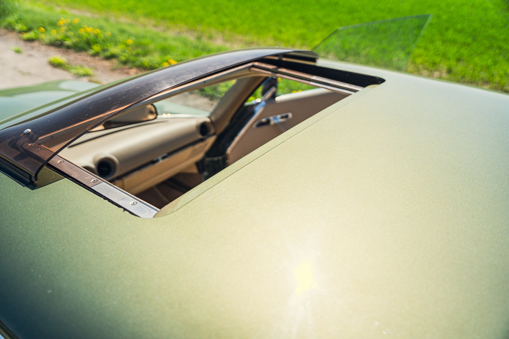 Exteriörbild på 1976 Mercedes-Benz 450 SLC (80)