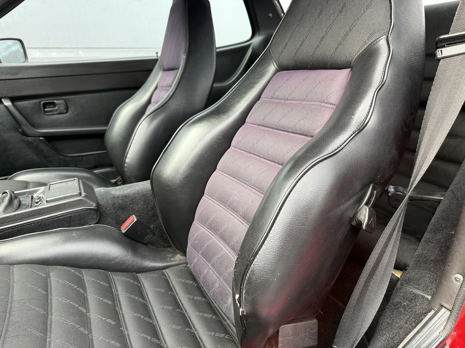 Interior image of 1984 Porsche 944 Targa (12)