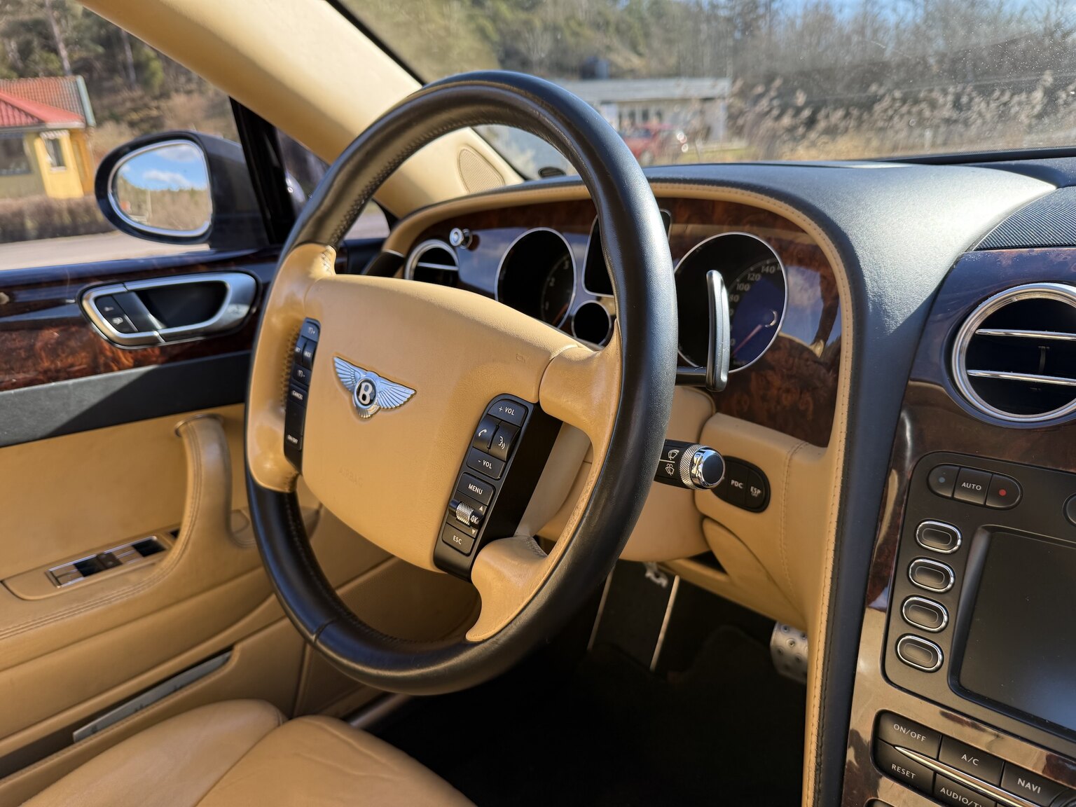 Interiörbild 2005 Bentley Flying Spur