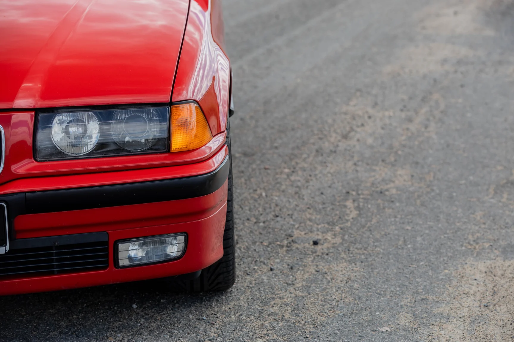 Exterior image of 1994 BMW 325i Convertible (15)