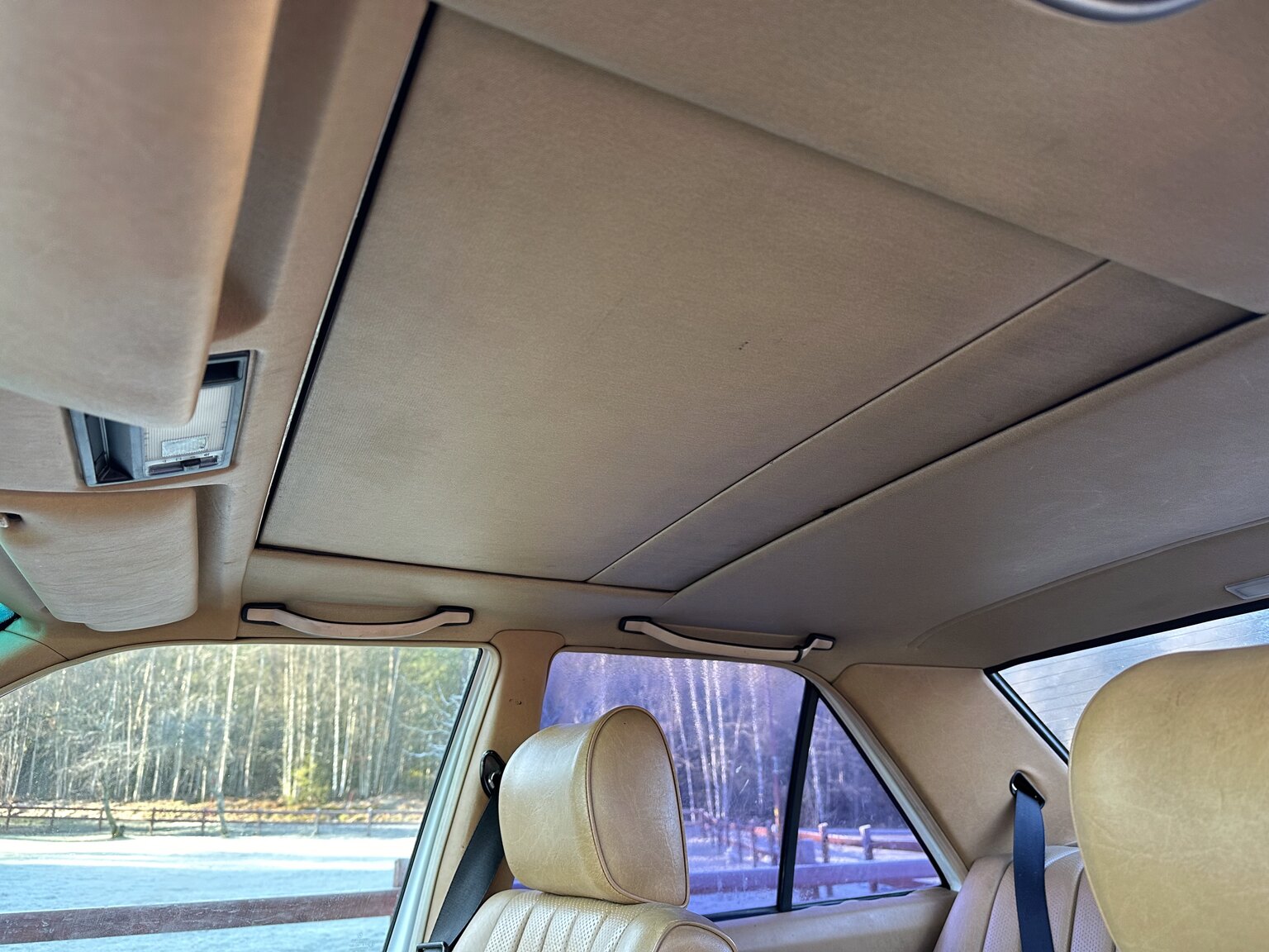 Innenraumfoto von 1988 Mercedes-Benz 190 E 2.3 (5)