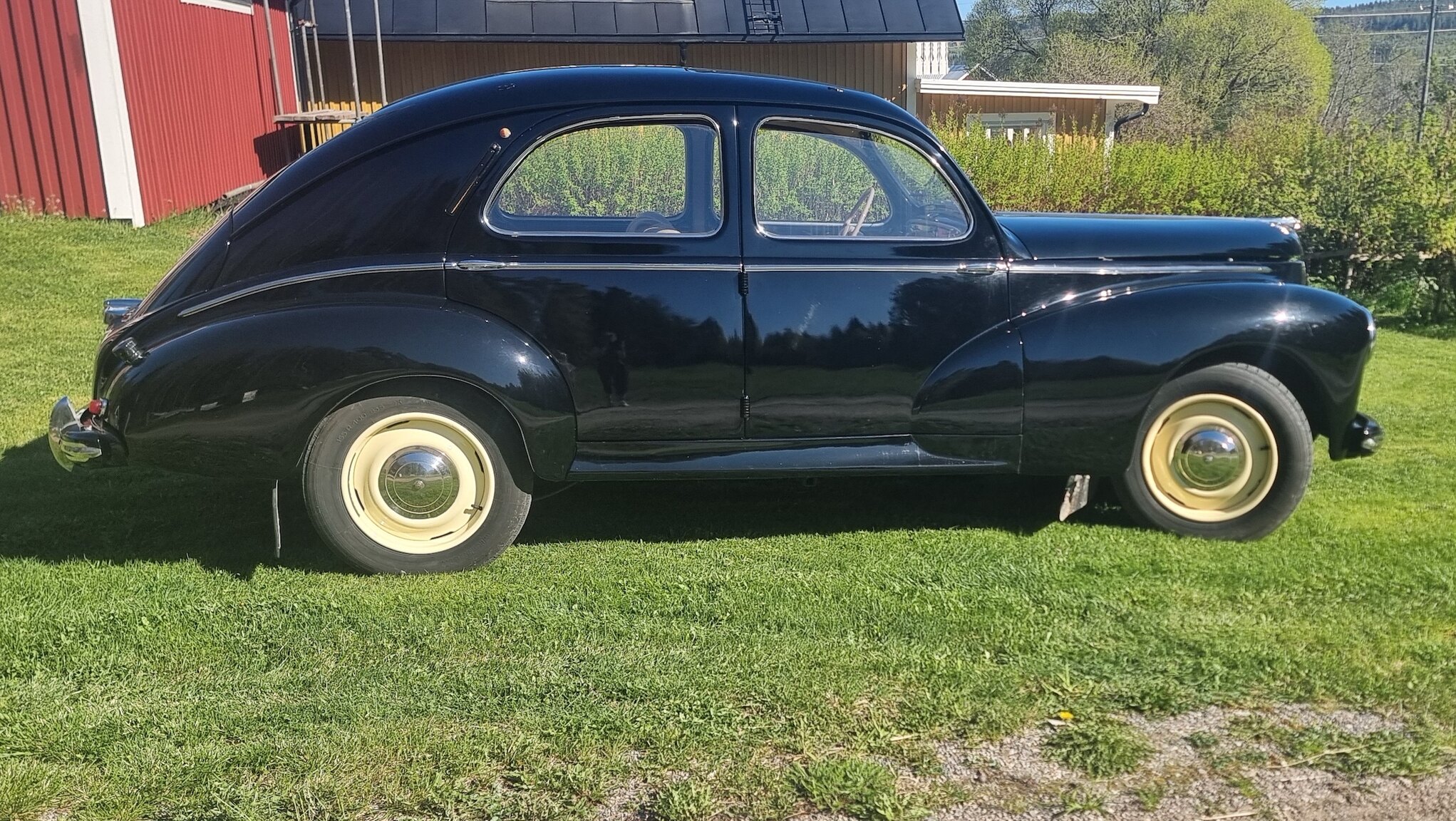 Exterior image of 1951 Peugeot 203 De Luxe