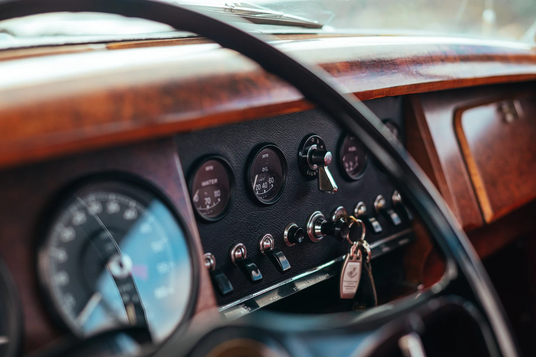 Interior image of 1965 Jaguar MK 2 - 3.8 XK (34)