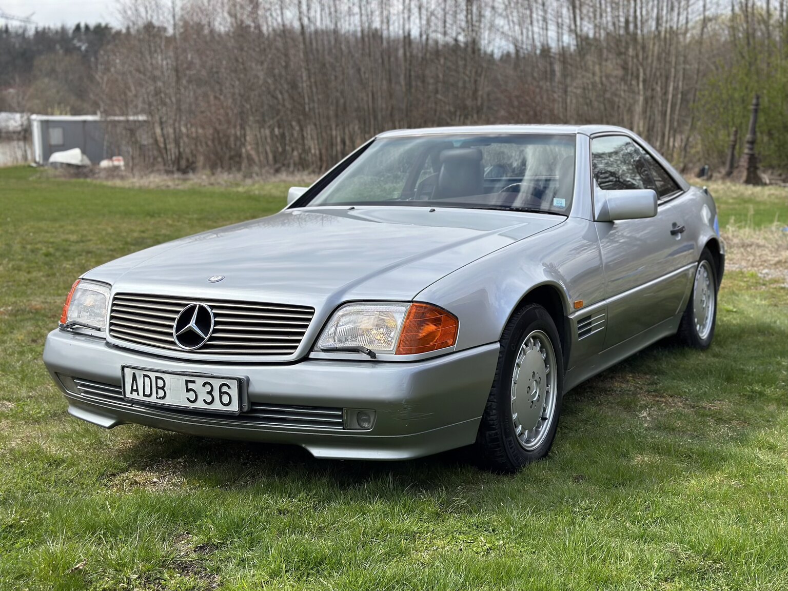 Exterior image of 1992 Mercedes-Benz SL 500