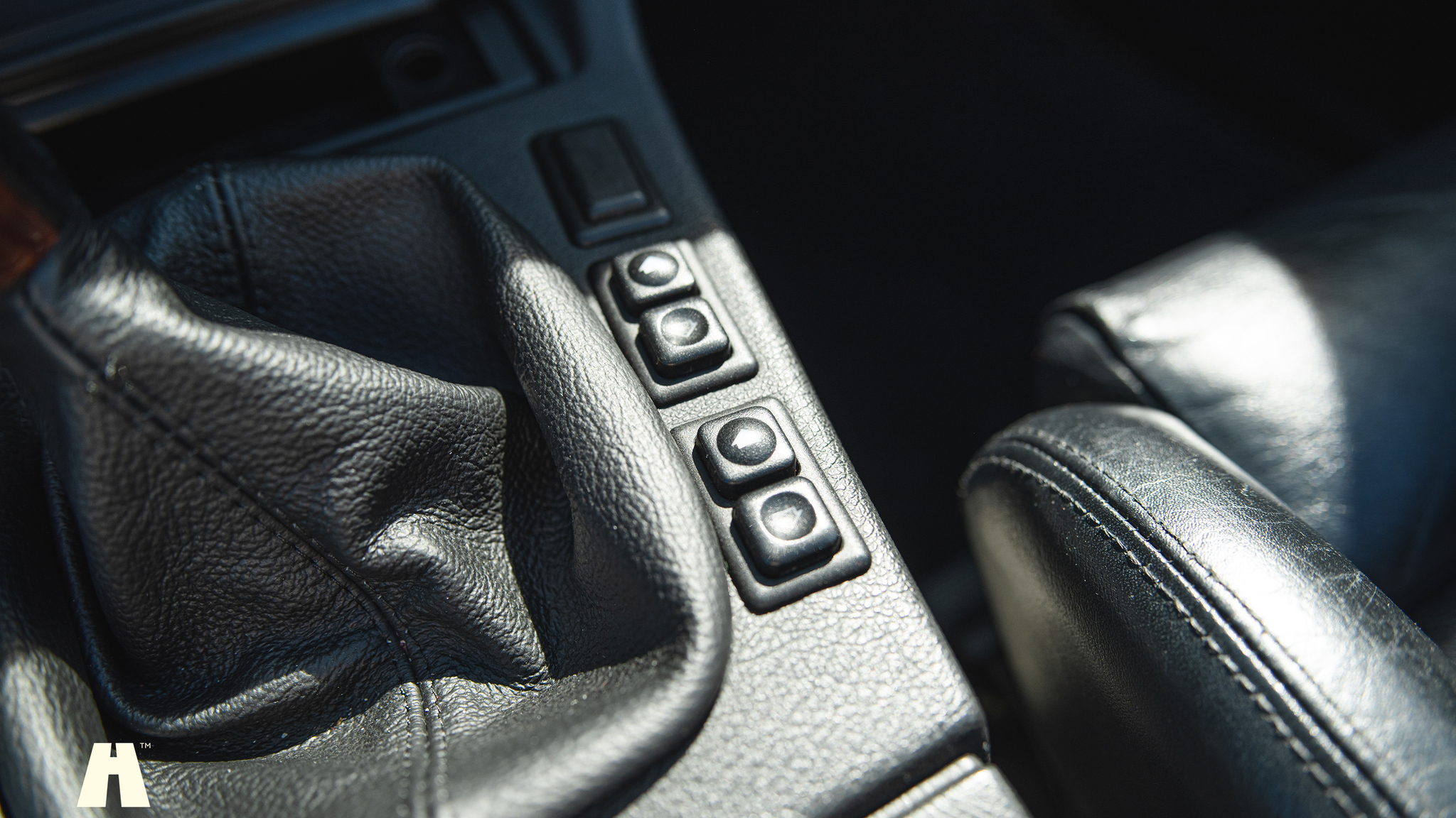 Interior image of 1990 BMW 320i Cabrio
