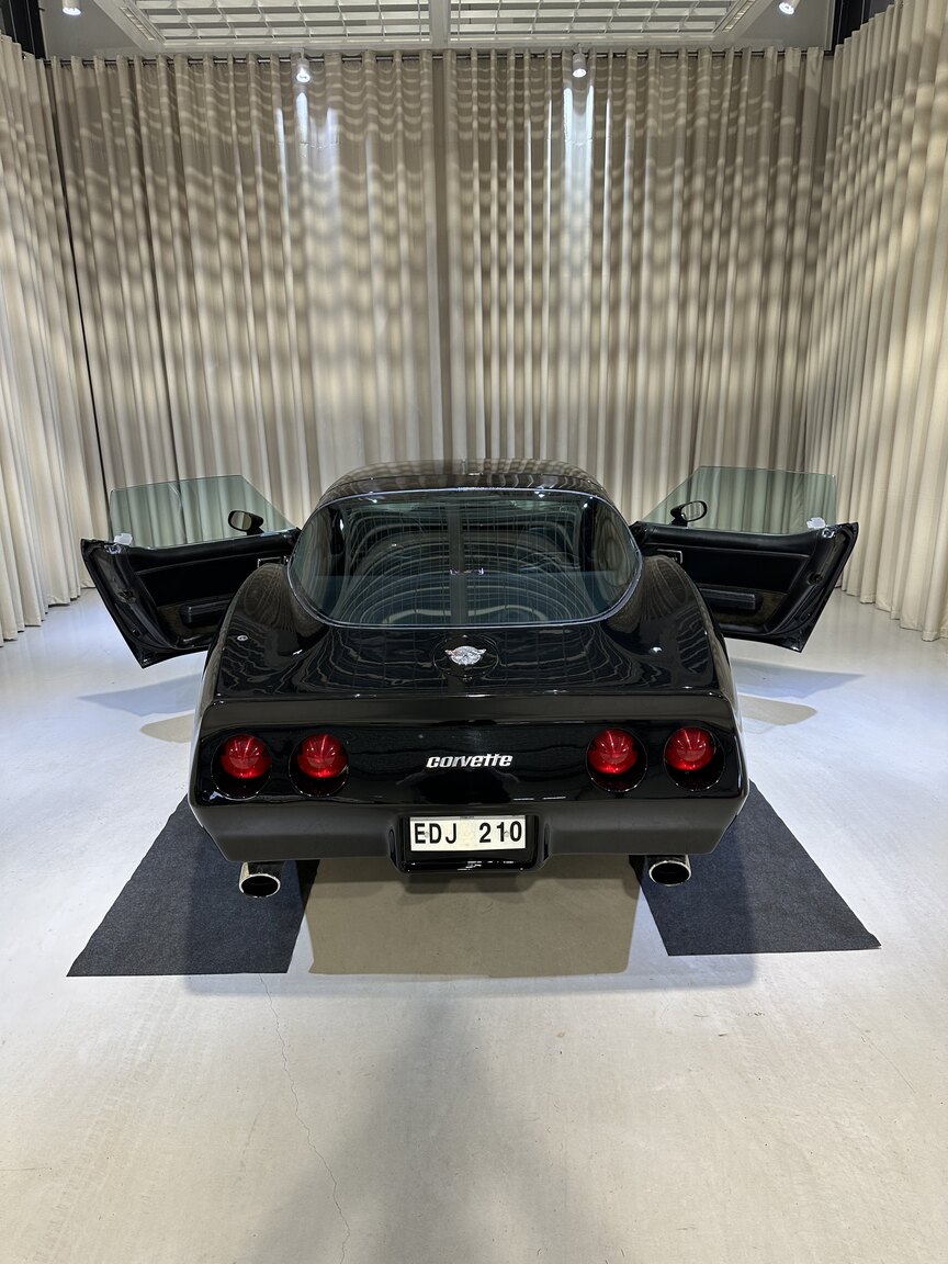Exterior image of 1975 Chevrolet Corvette Stingray 