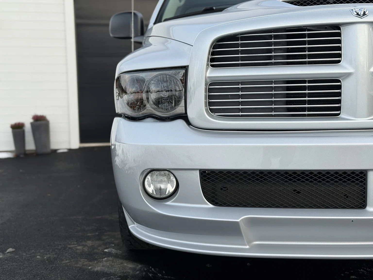 Exteriörbild på 2005 Dodge RAM SRT-10 Regular Cab Manual  (8)