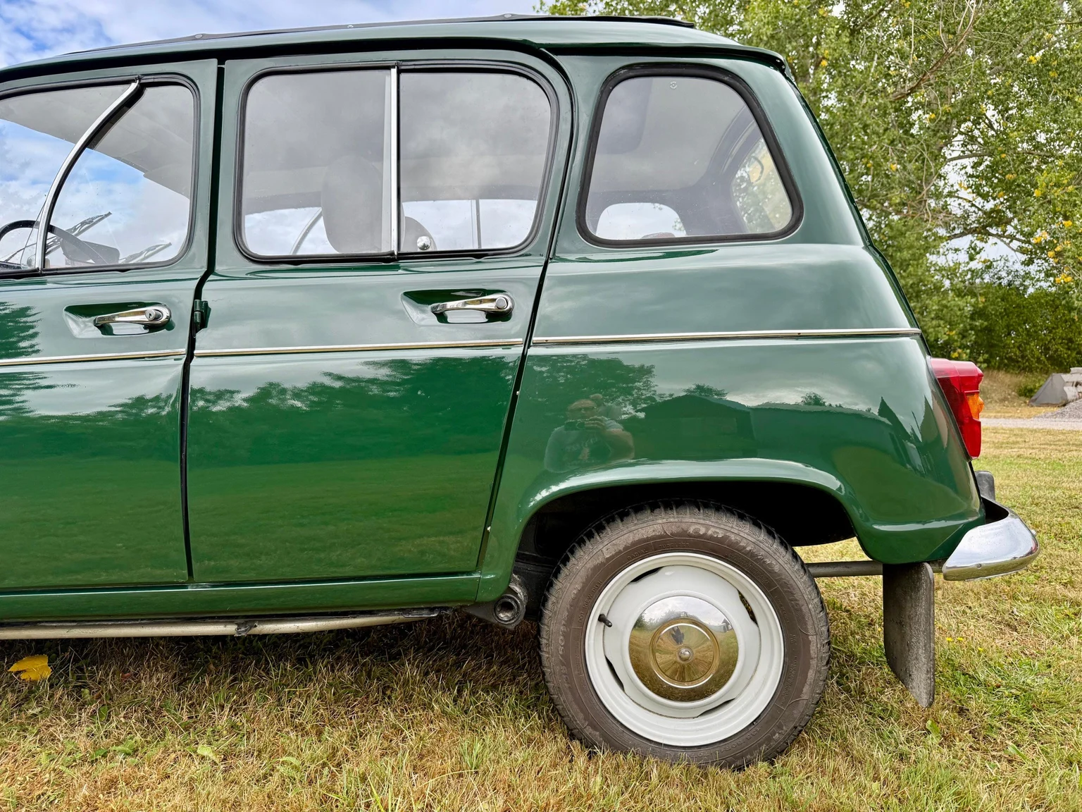 Exteriörbild på 1970 Renault 4 (33)
