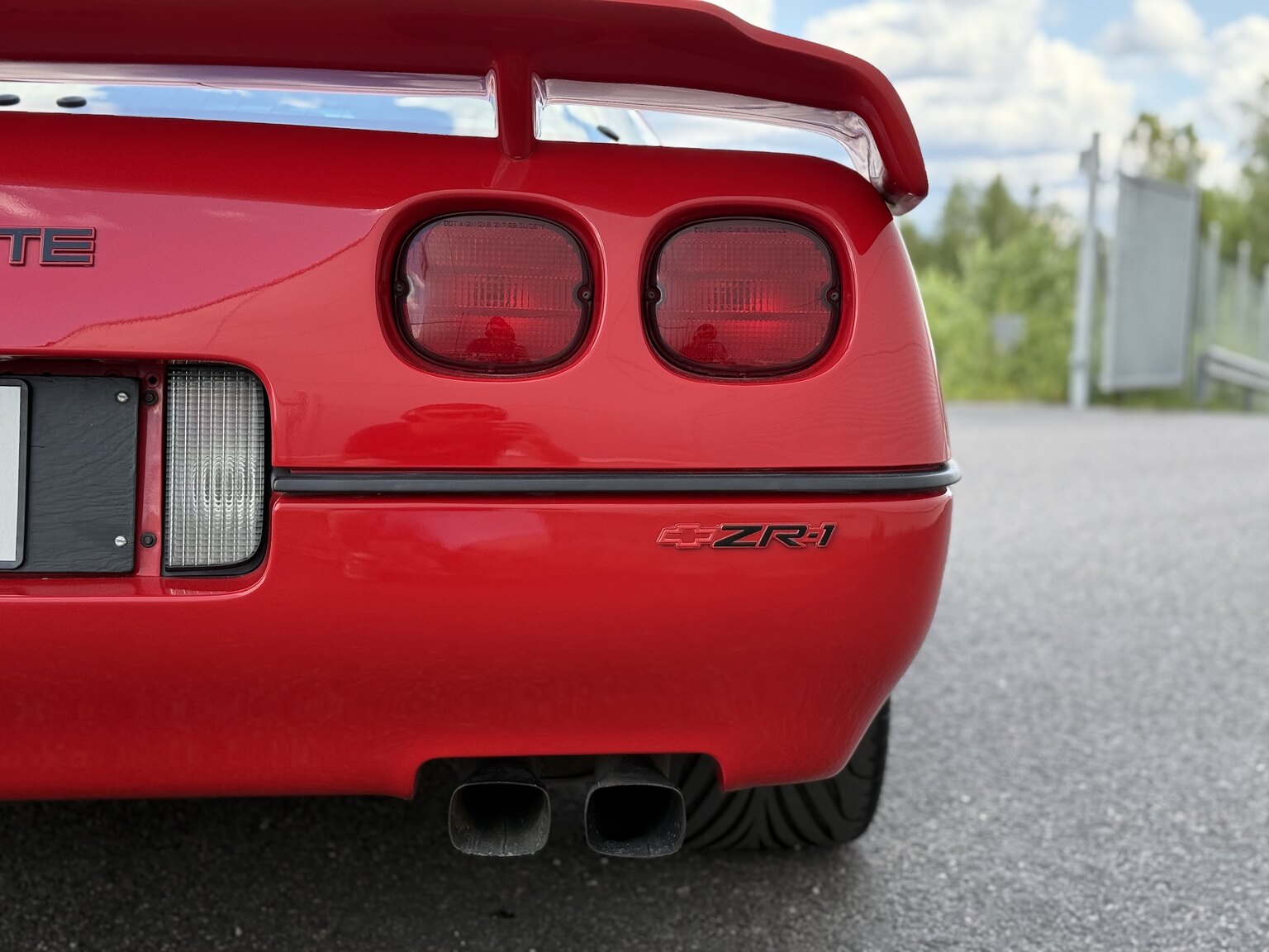 Exterior image of 1990 Chevrolet Corvette ZR-1 Targa