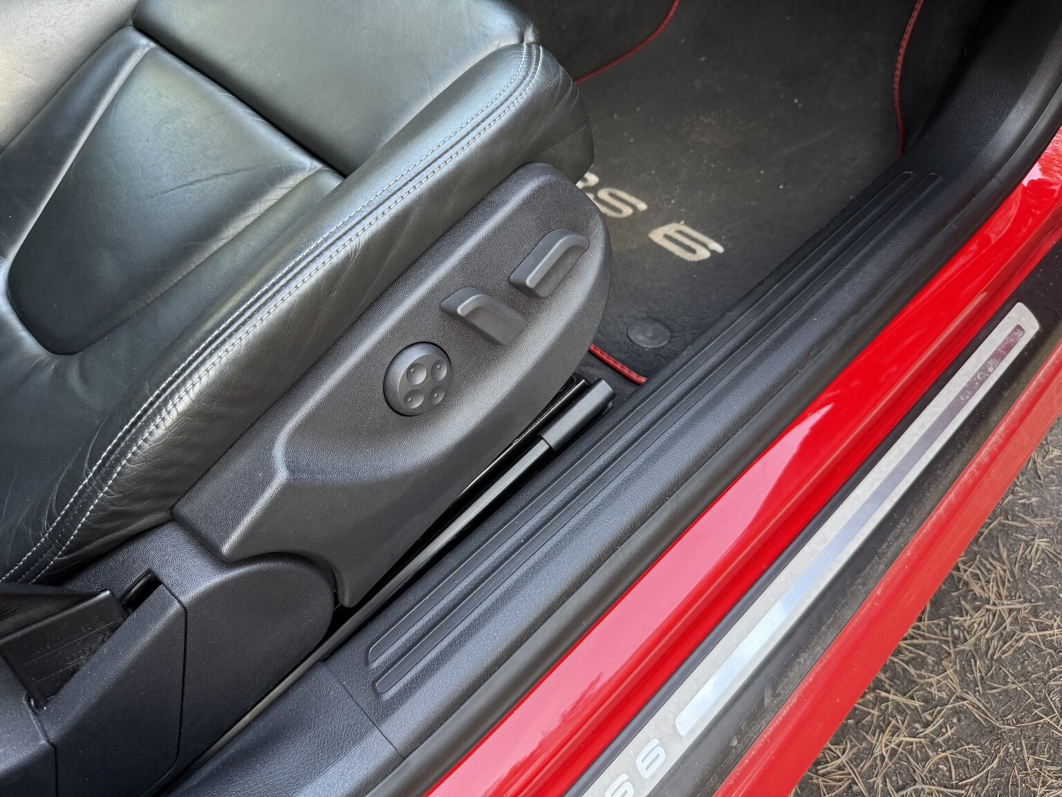 Interior image of 2010 Audi RS6 Avant V10 Quattro