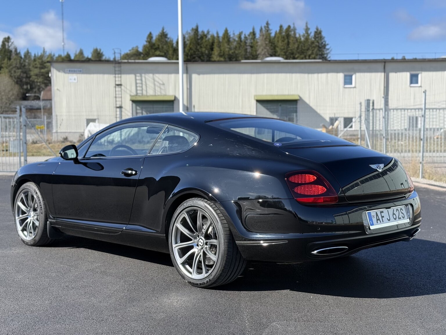 Exteriörbild på 2011 Bentley Continental Supersports