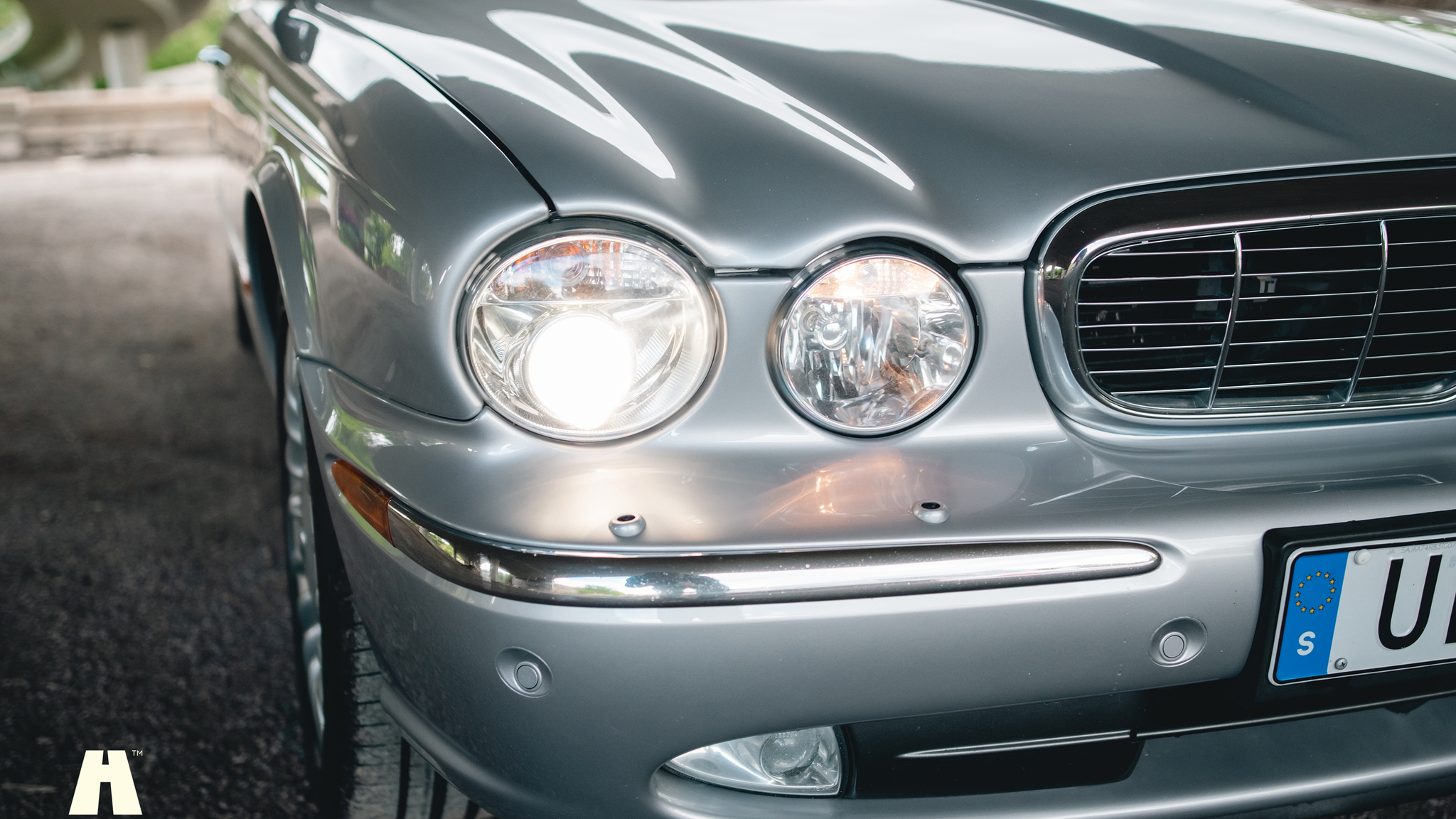 Exterior image of 2003 Jaguar XJ Super V8