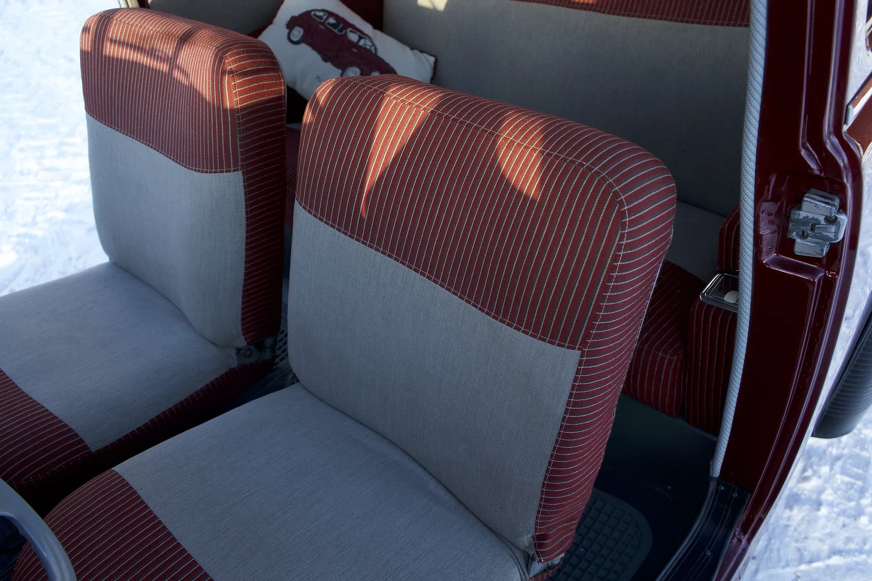 Interior image of 1953 Volvo PV444 DS (13)