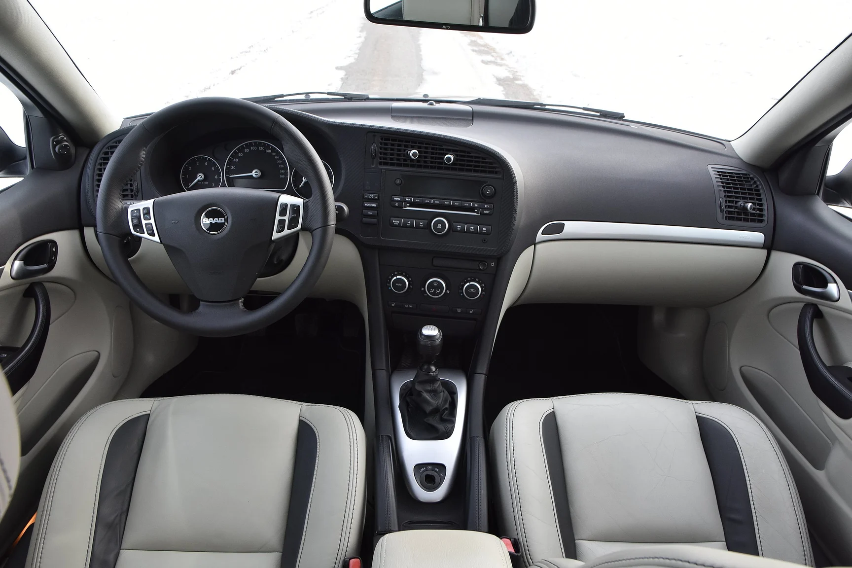 Interior image of 2014 Saab 9-3 Aero Hirsch Edition (3)