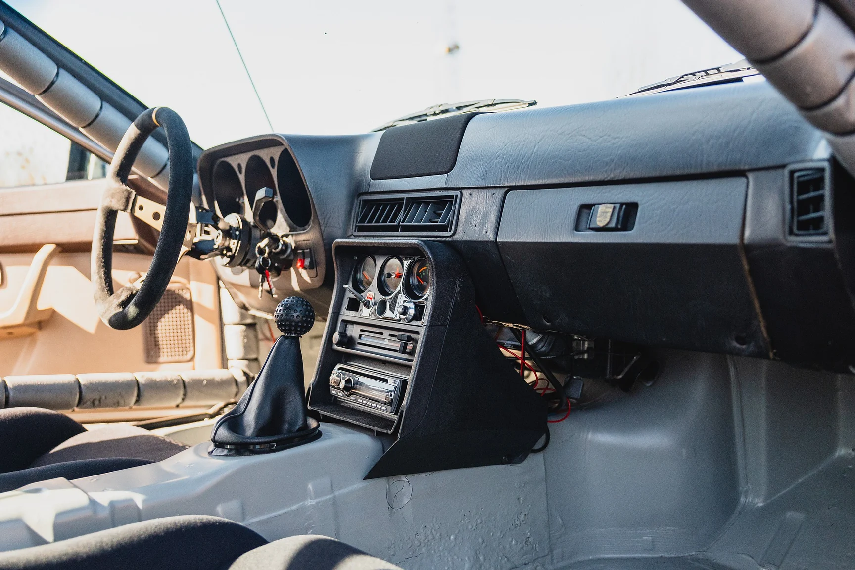 Innenraumfoto von 1982 Porsche 944 Trackday (15)