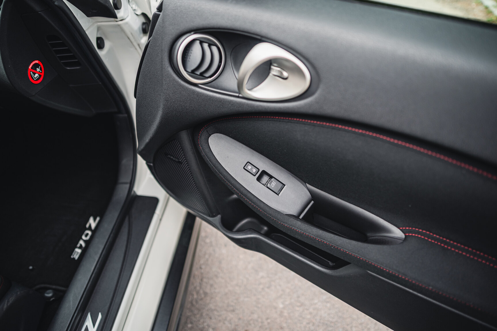Interior image of 2014 Nissan 370Z Nismo
