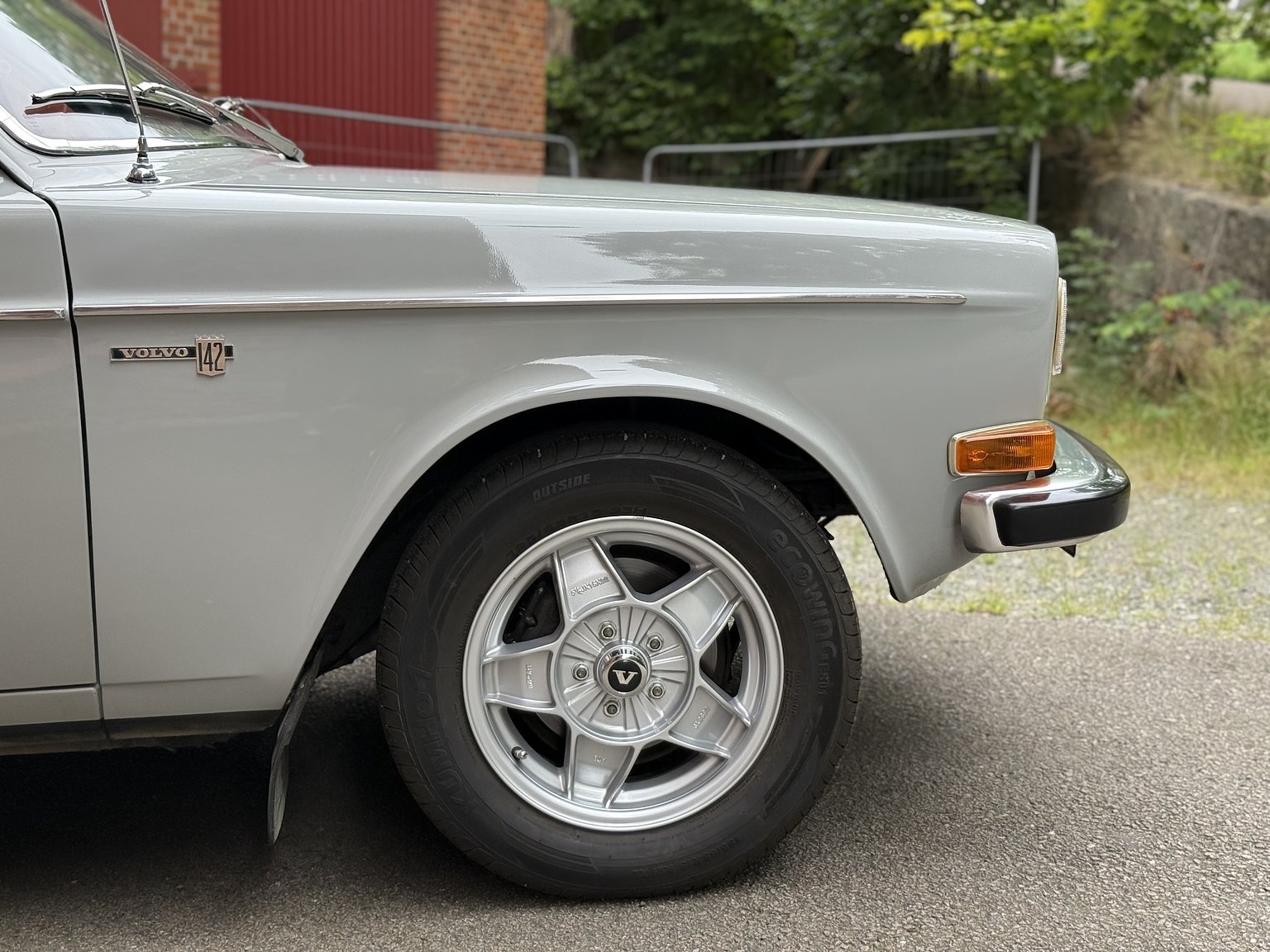 Exterior image of 1970 Volvo 142 Automatic