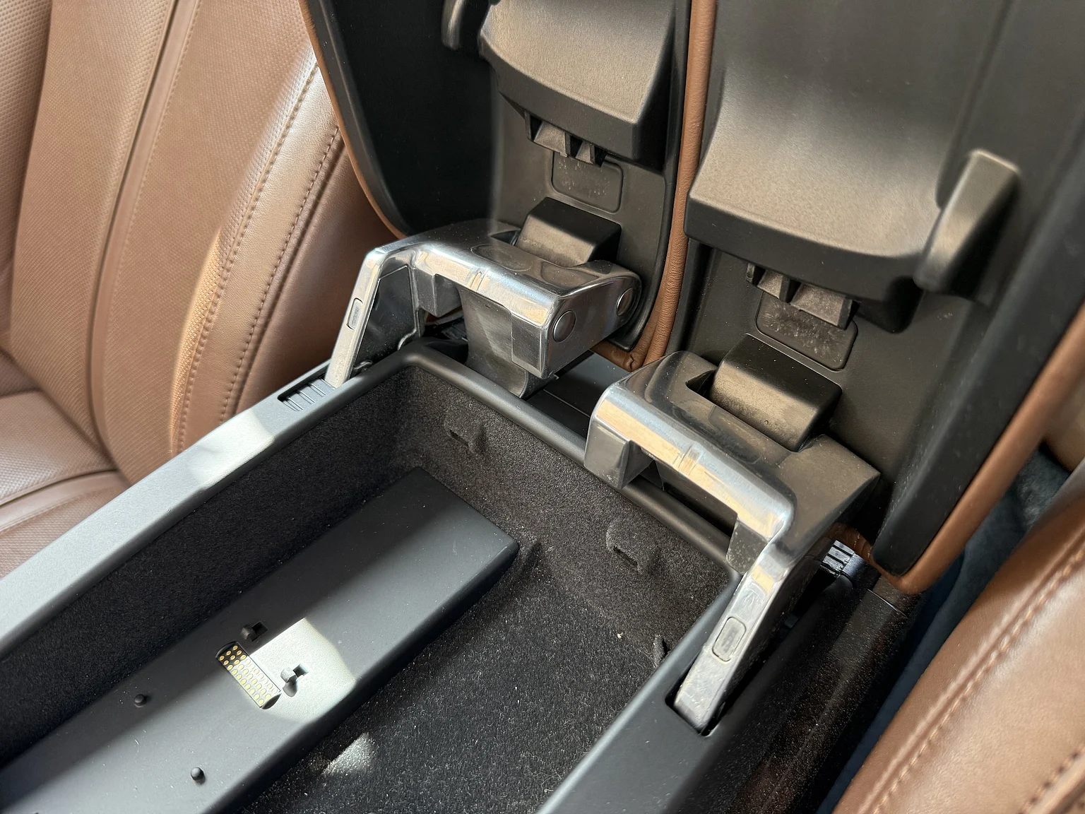 Interior image of 2014 Audi A8 4.0 TFSI (41)