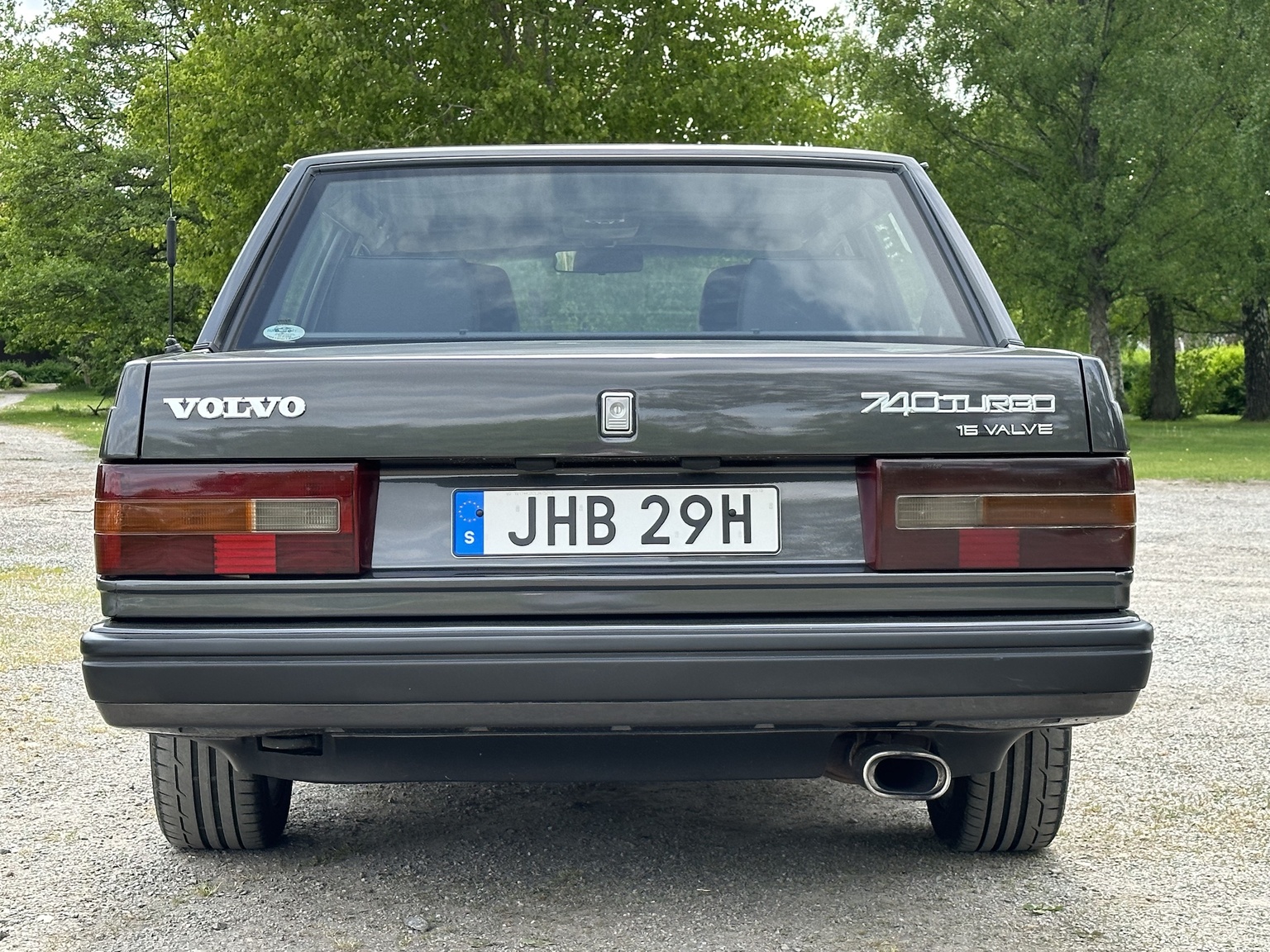 Exterior image of 1990 Volvo 740 Turbo 16s