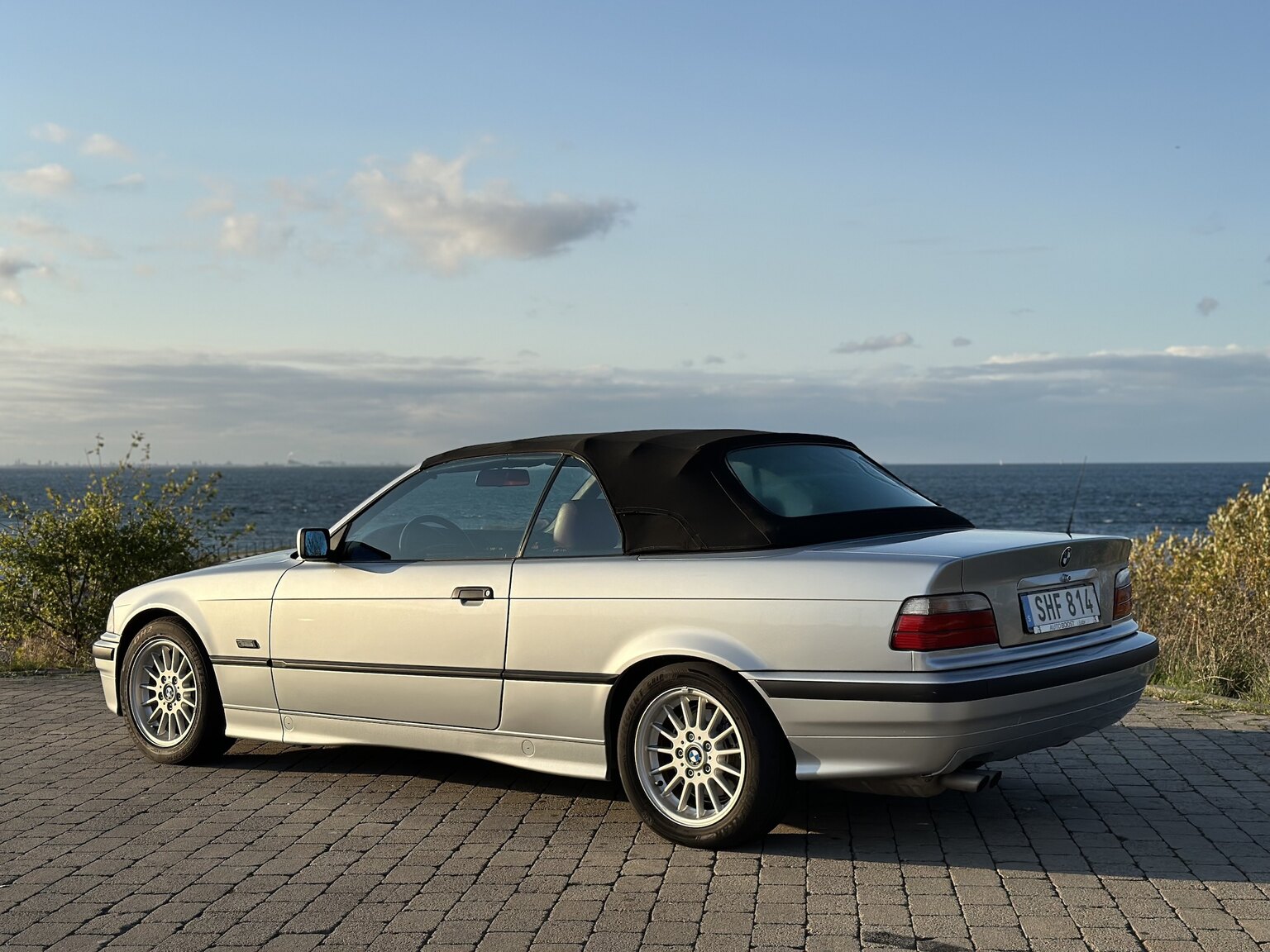 Aussenfoto 1993 BMW 325i Convertible