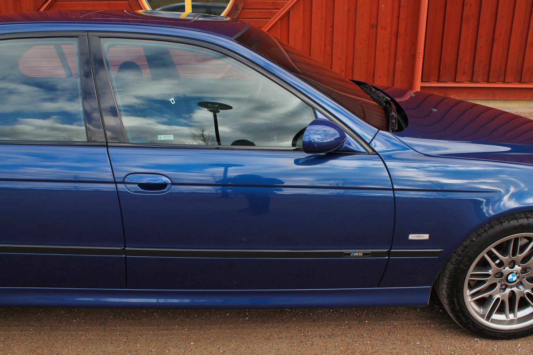 Exteriörbild på 2003 BMW M5