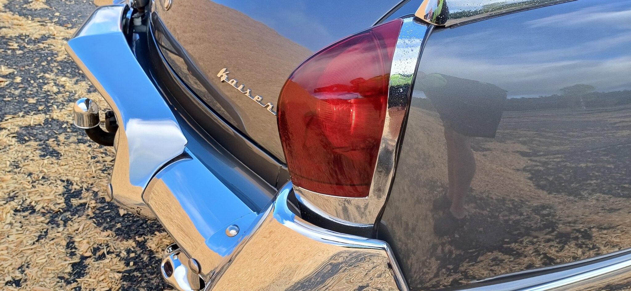 Exteriörbild på 1953 Kaiser Deluxe Club 2-door