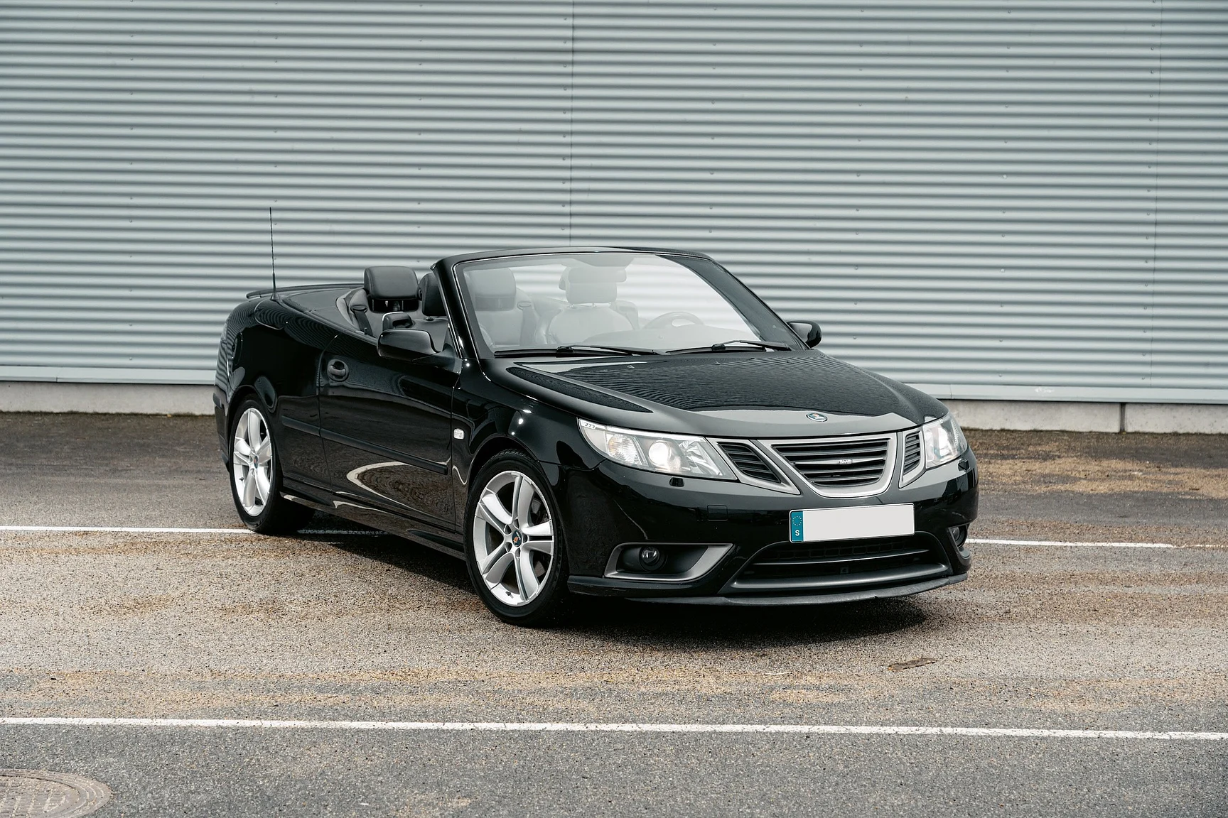 Exterior image of 2004 SAAB 9-3 Aero 2.0T Cabriolet (37)