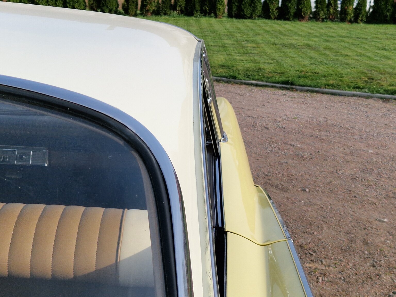 Exteriörbild på 1961 Chrysler Windsor Coupé