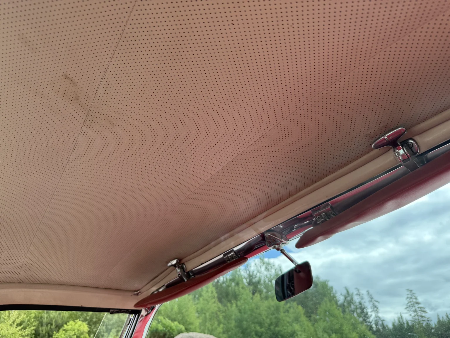 Interior image of 1957 Ford Thunderbird (33)
