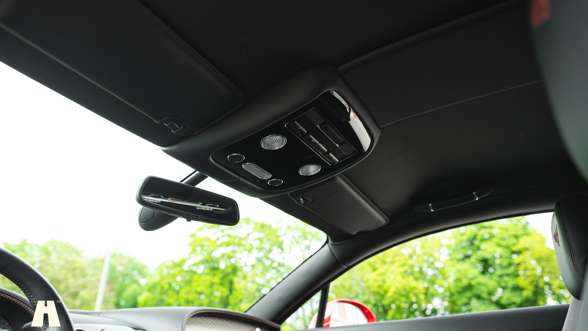 Interior image of 2013 Bentley Continental GT V8 (8)