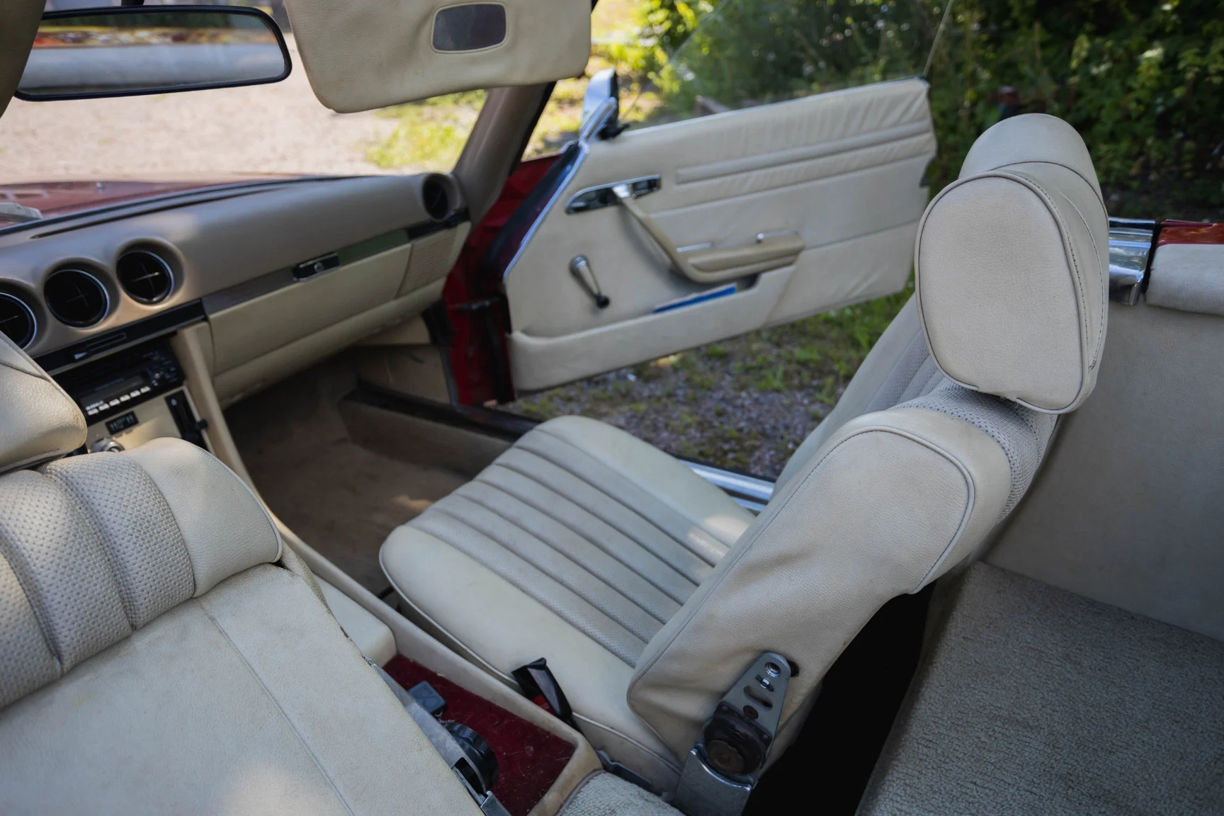 Innenraumfoto von 1975 Mercedes-Benz 280 SL (16)