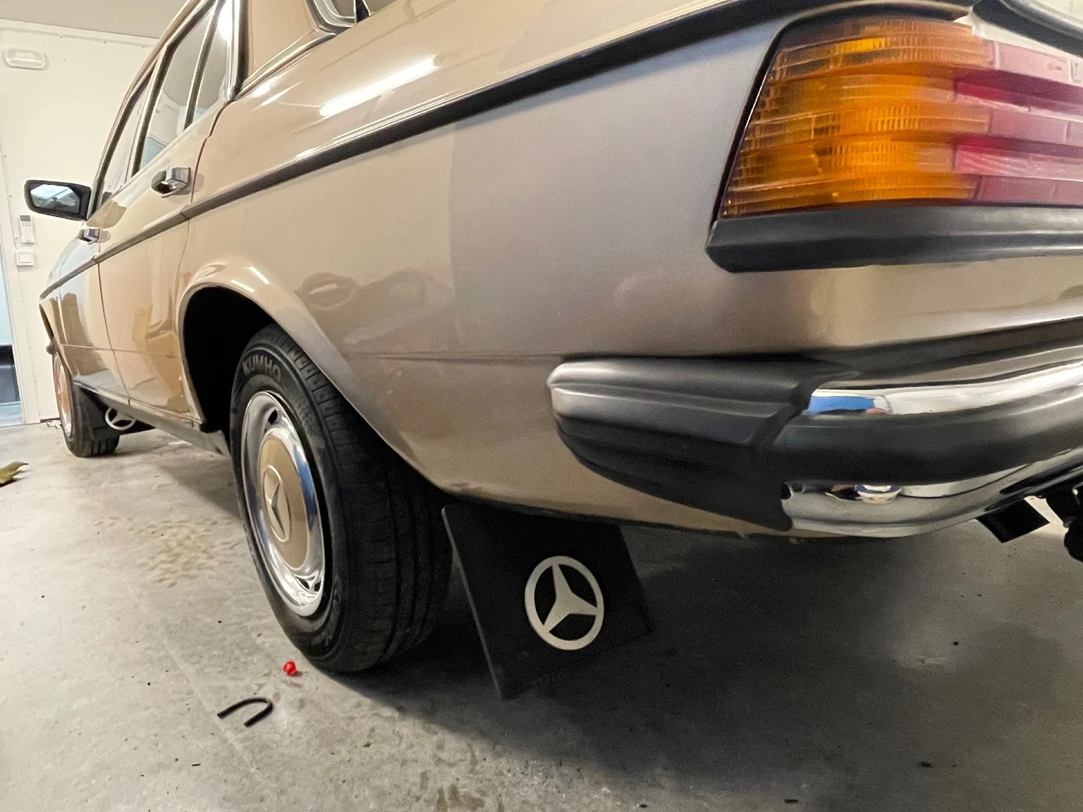 Image of 1976 Mercedes-Benz 300 D (11) miscellaneous