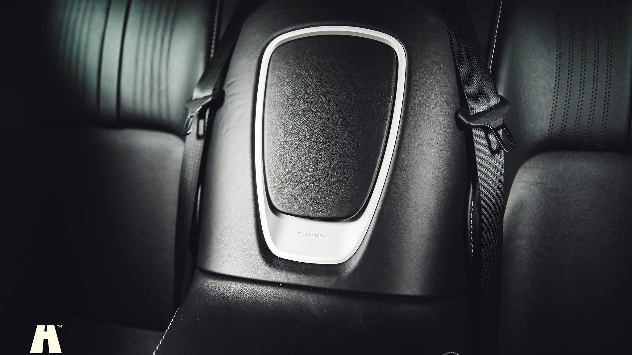 Innenraumfoto von 2019 Aston Martin DB11 AMR (55)