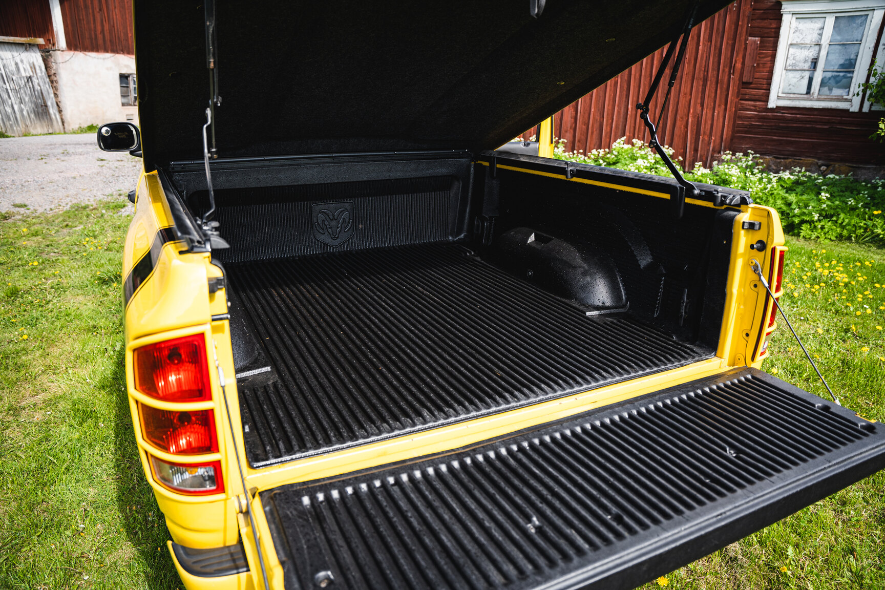 Innenraumfoto von 2005 Dodge Ram 1500 Bumble Bee