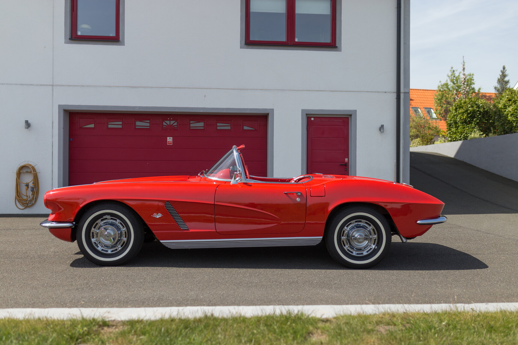 Exterior image of 1962 Corvette C1