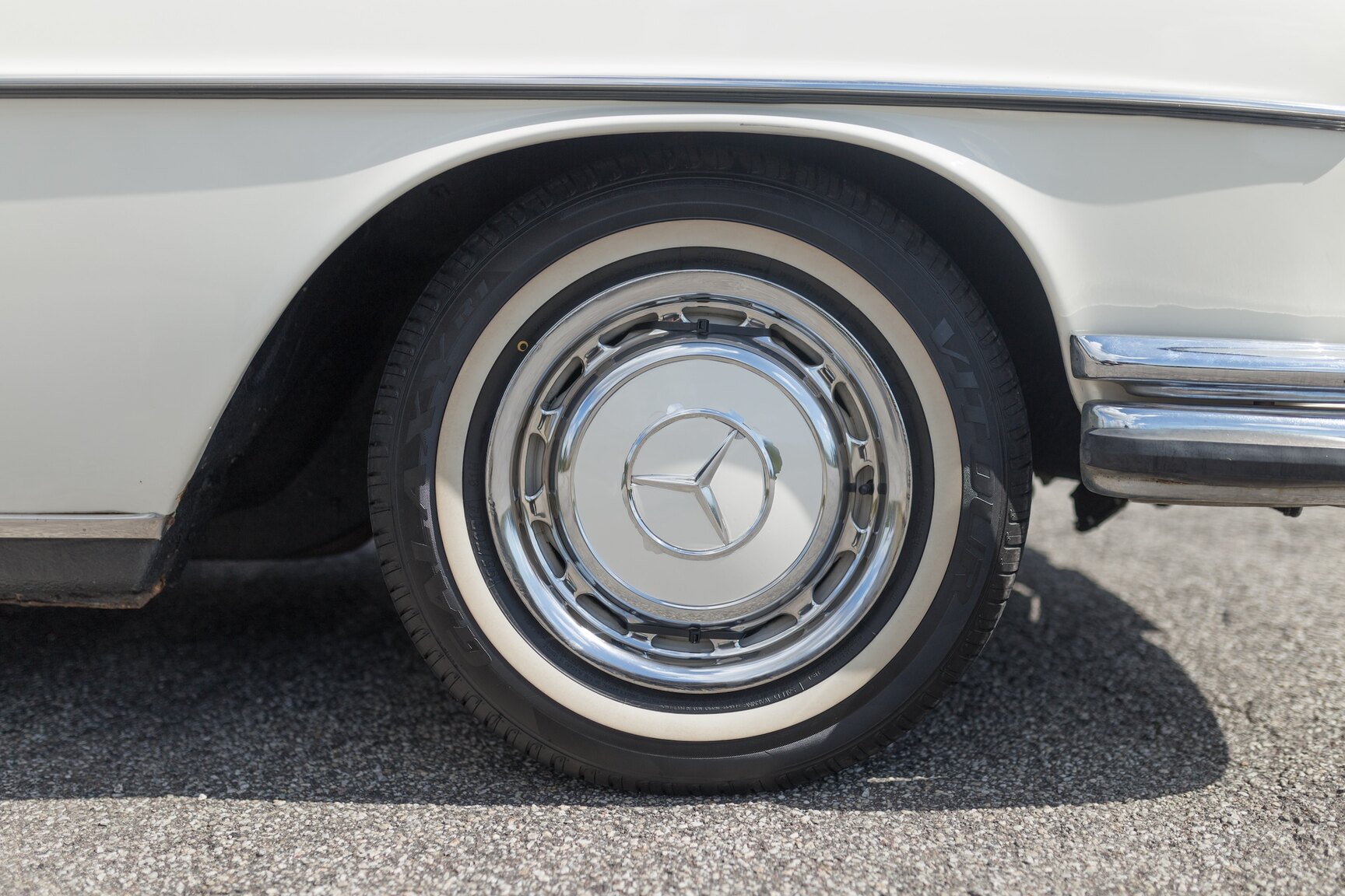 Exteriörbild på 1966  Mercedes-Benz 250 