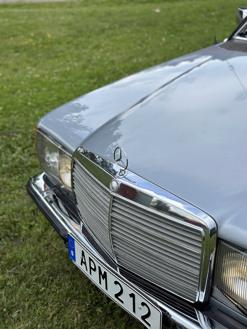 Exteriörbild på 1984 Mercedes-Benz 230 CE