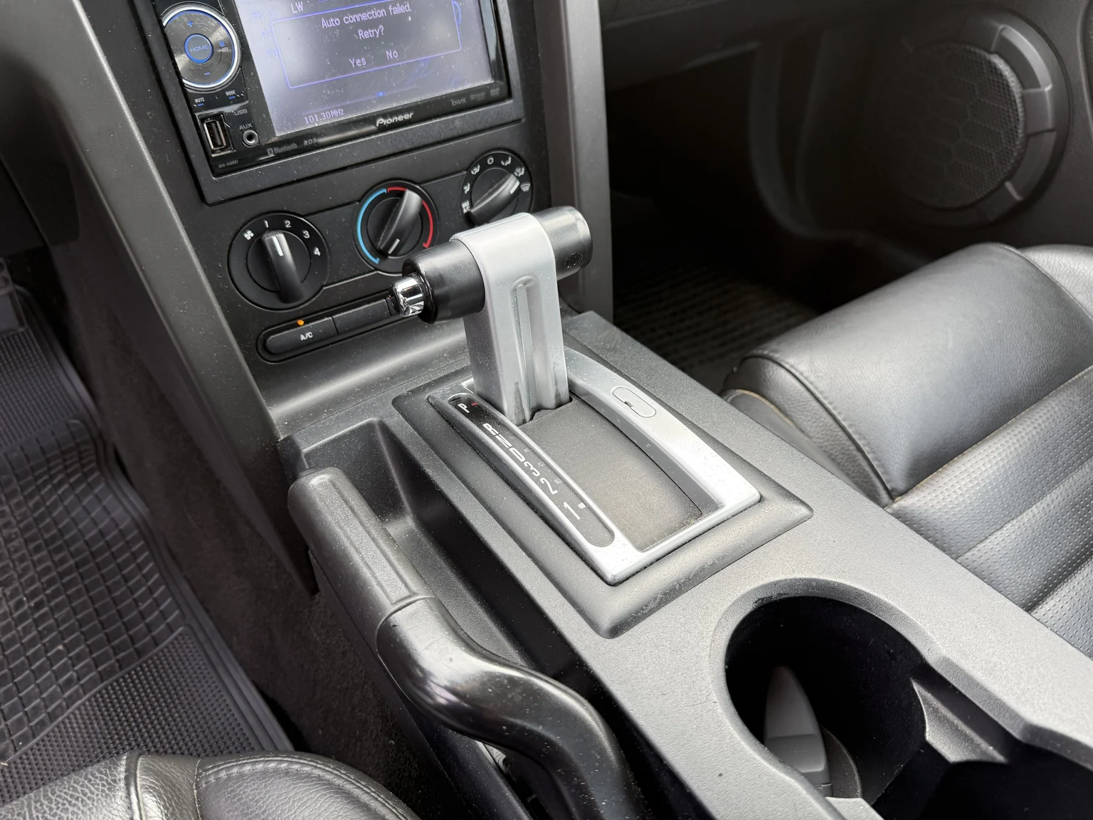 Innenraumfoto von 2006 Ford Mustang GT (22)