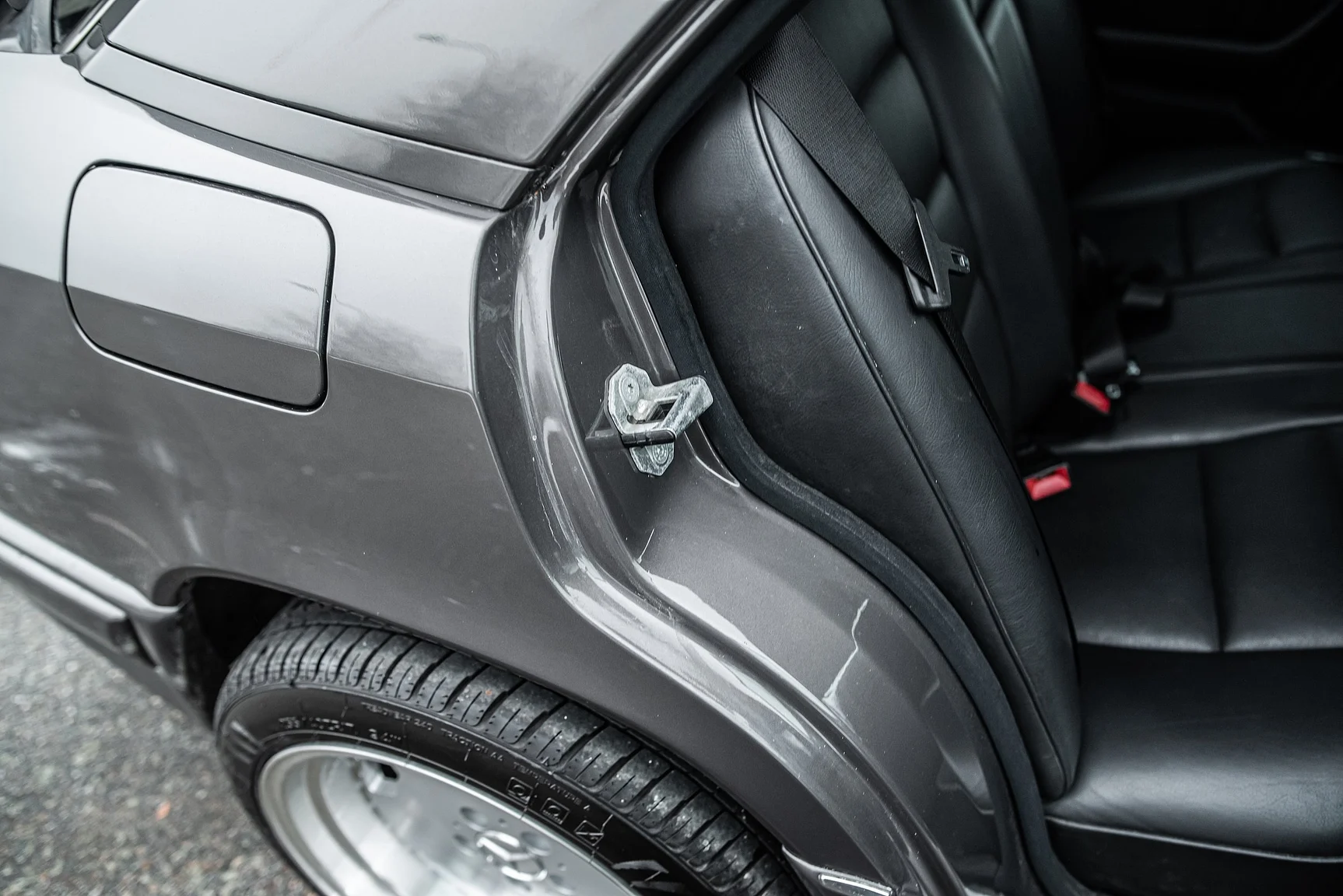 Interior image of 1993 Mercedes-Benz E 320 "AMG" (17)