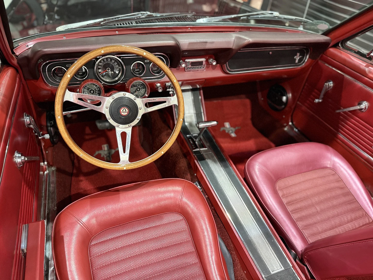 Innenraumfoto von 1966 Ford Mustang Convertible (42)