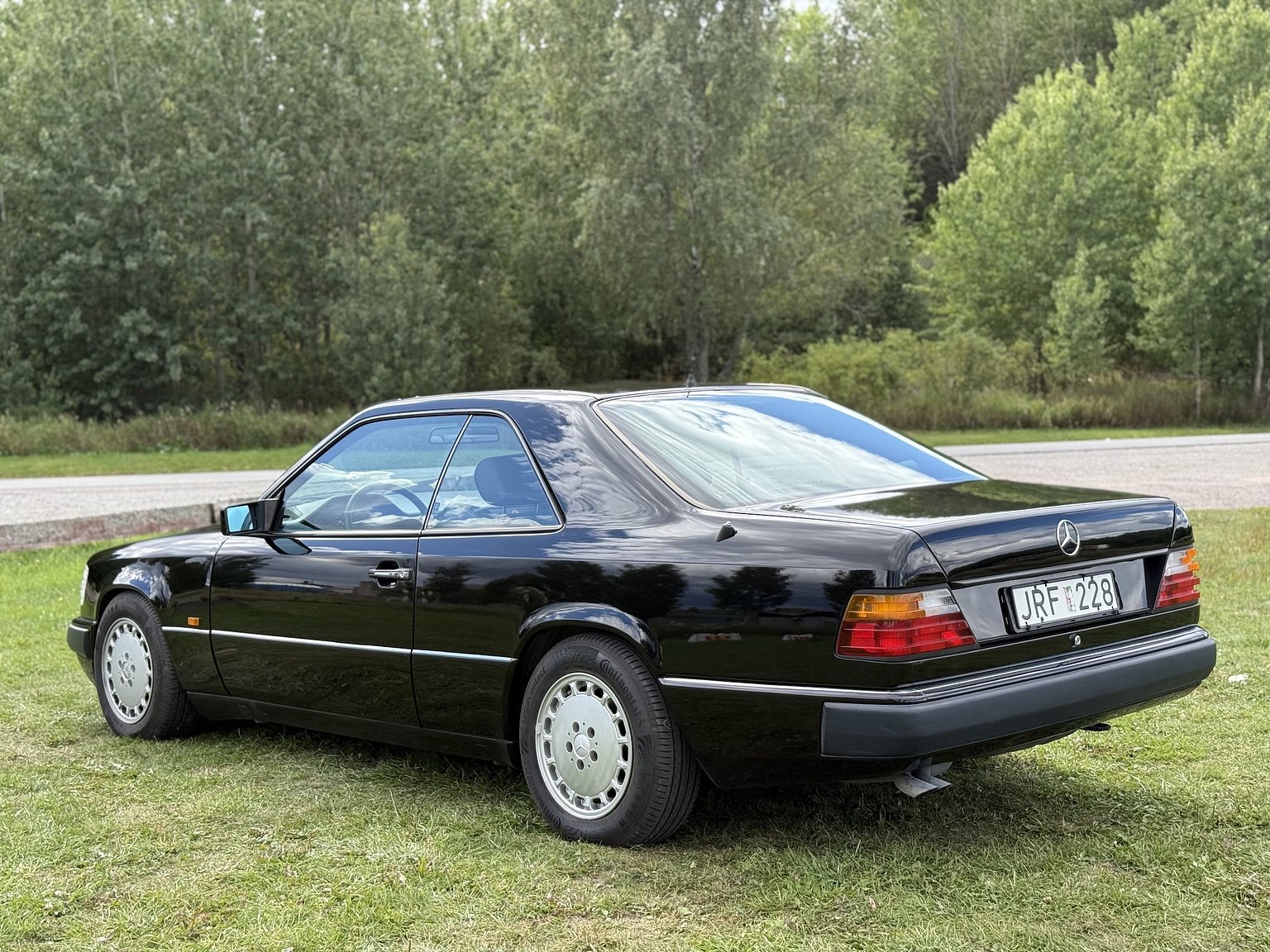 Exterior image of 1990 Mercedes-Benz 300CE-24