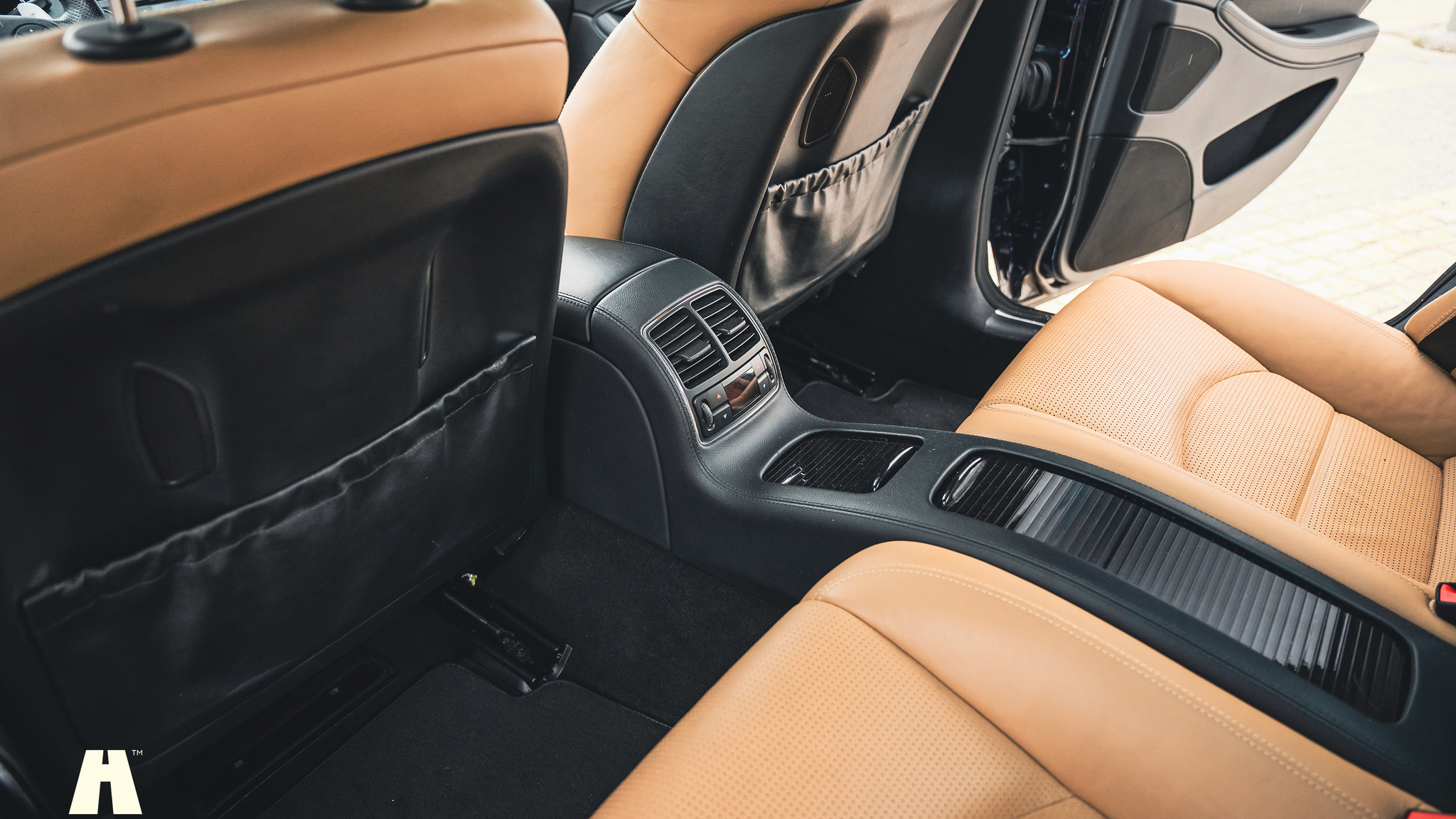 Interior image of 2008 Mercedes-Benz CLS 63 AMG (67)