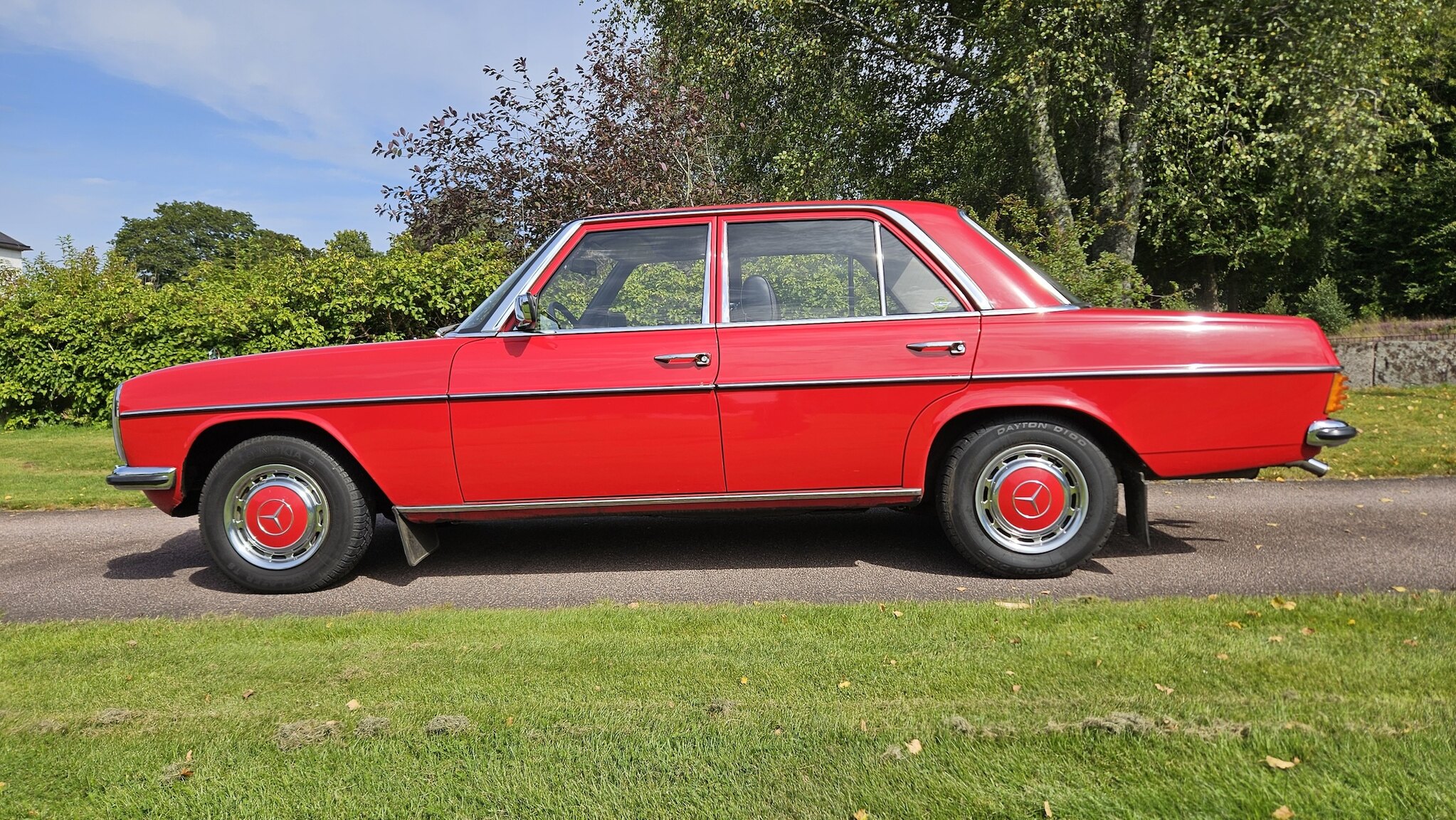 Exteriörbild på 1975 Mercedes-Benz 200