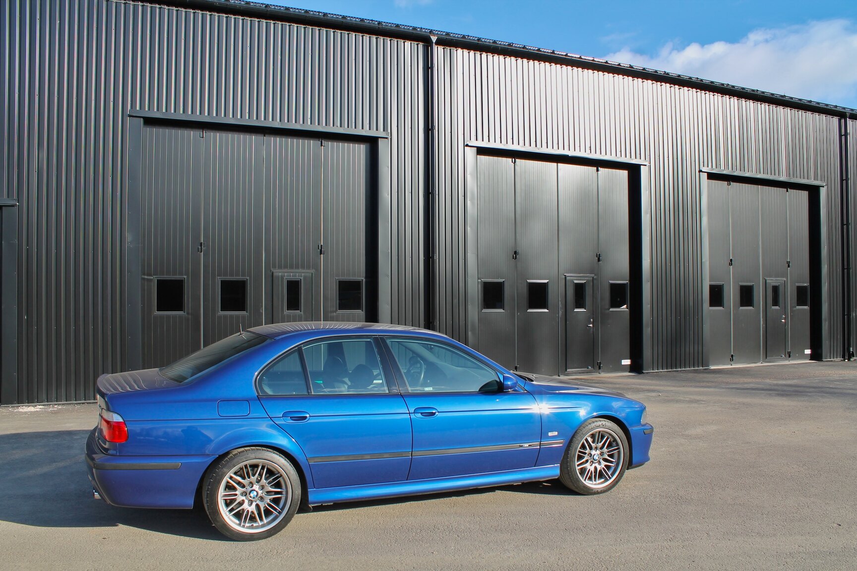 Exteriörbild på 2003 BMW M5