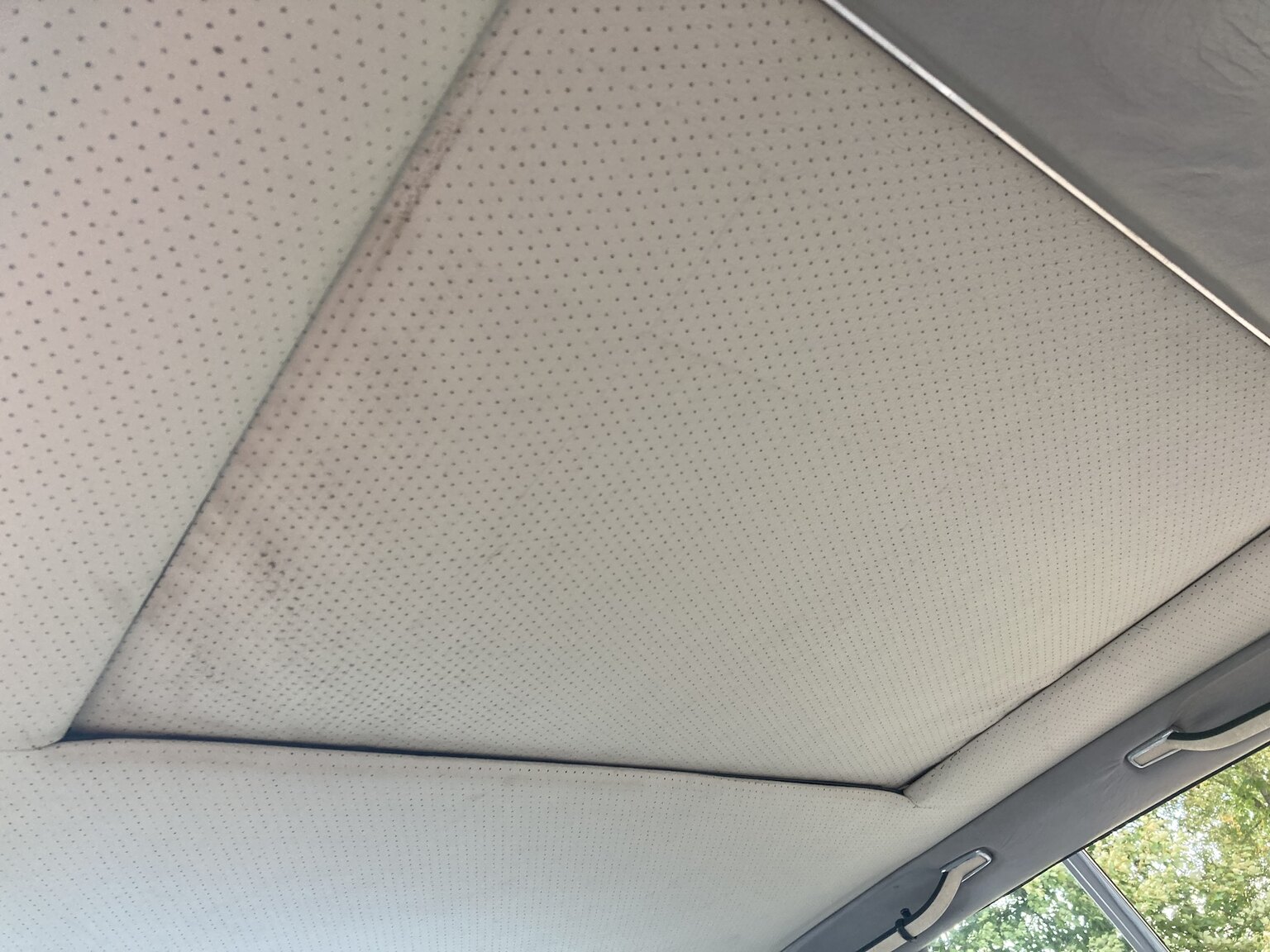 Interior image of 1973 Mercedes-Benz 450 SLC (47)