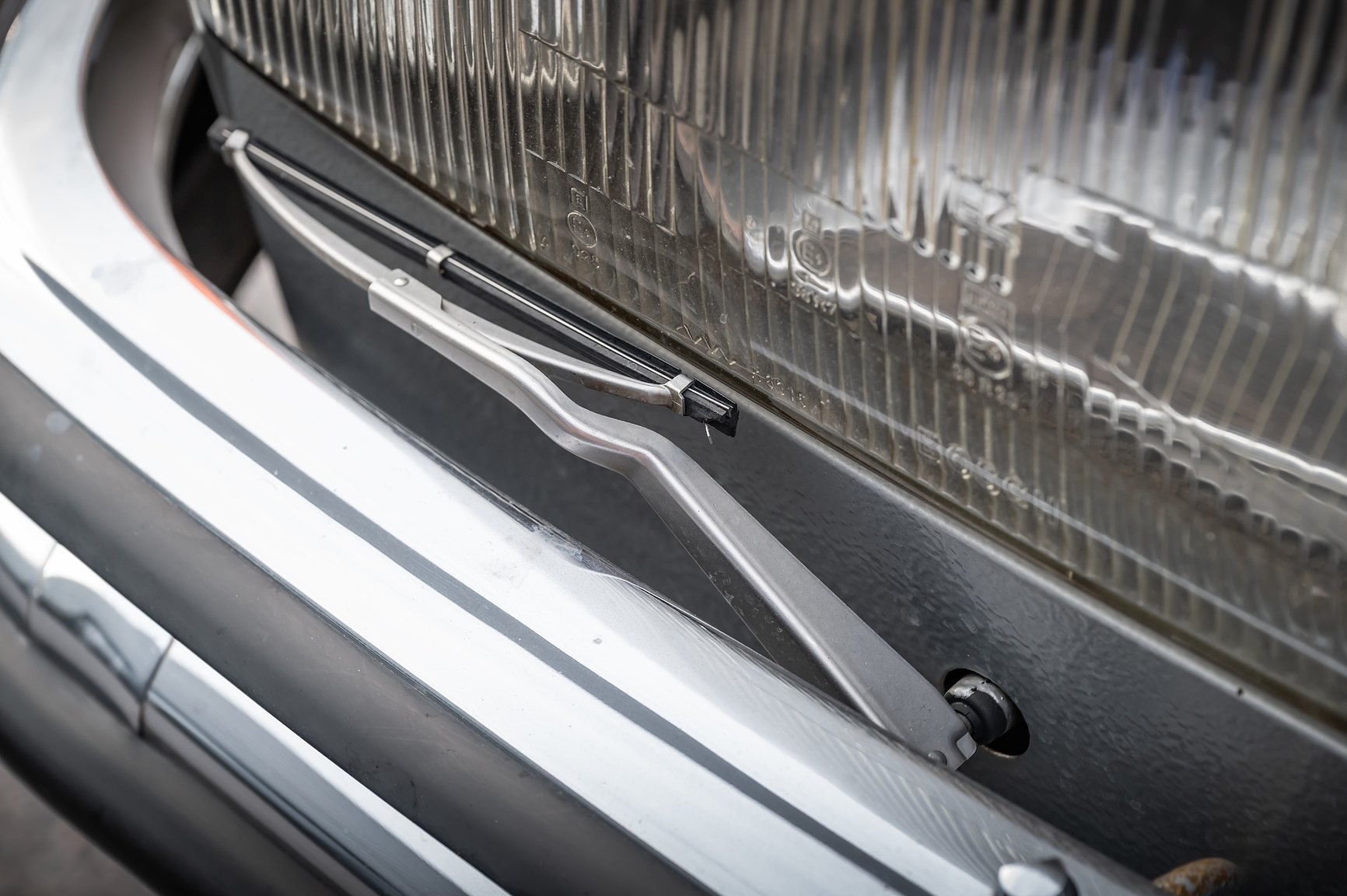 Exteriörbild på 1975 Mercedes-Benz 280 SE 