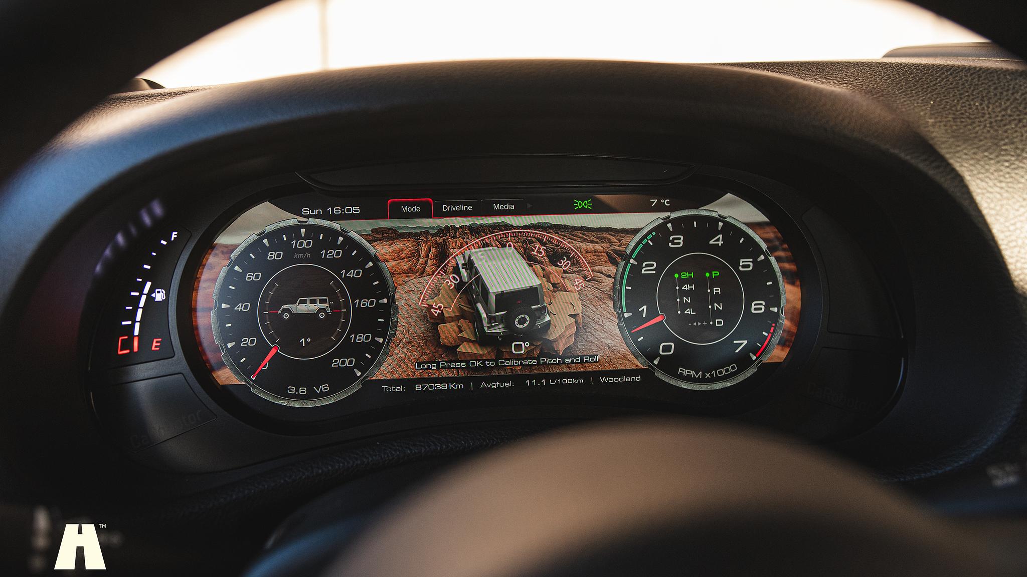 Innenraumfoto von 2015 Woodland Restomod Grand Wagoneer #002 Euro 6