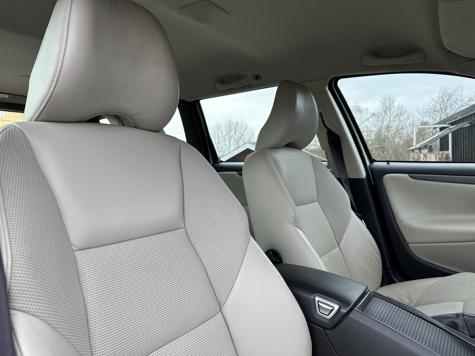 Interior image of 2008 Volvo V70 Classic