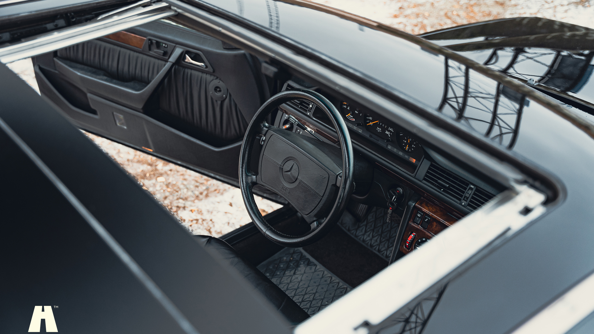 Innenraumfoto von 1990 Mercedes 300 CE-24